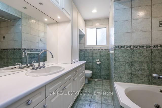 Photo 15 of 22 St Andres Court, Markham, Thornhill — HOMEH