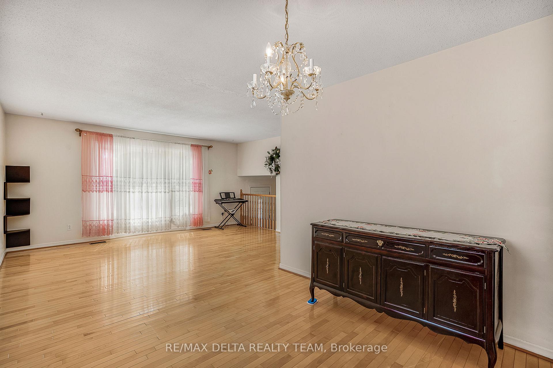 Photo 4 of 6321 Fortune Drive, Ottawa, Convent Glen North — HOMEH