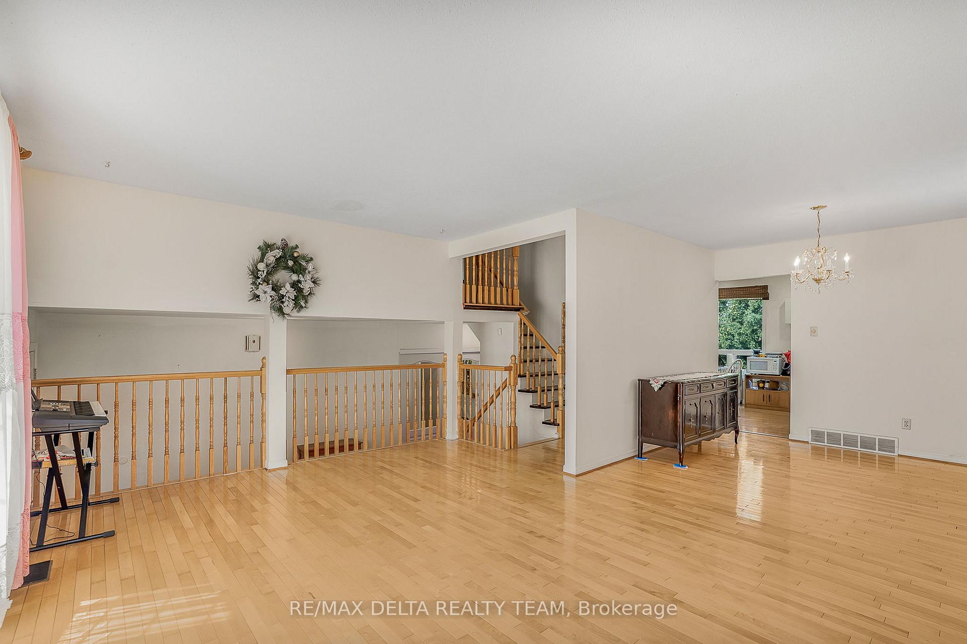 Photo 5 of 6321 Fortune Drive, Ottawa, Convent Glen North — HOMEH