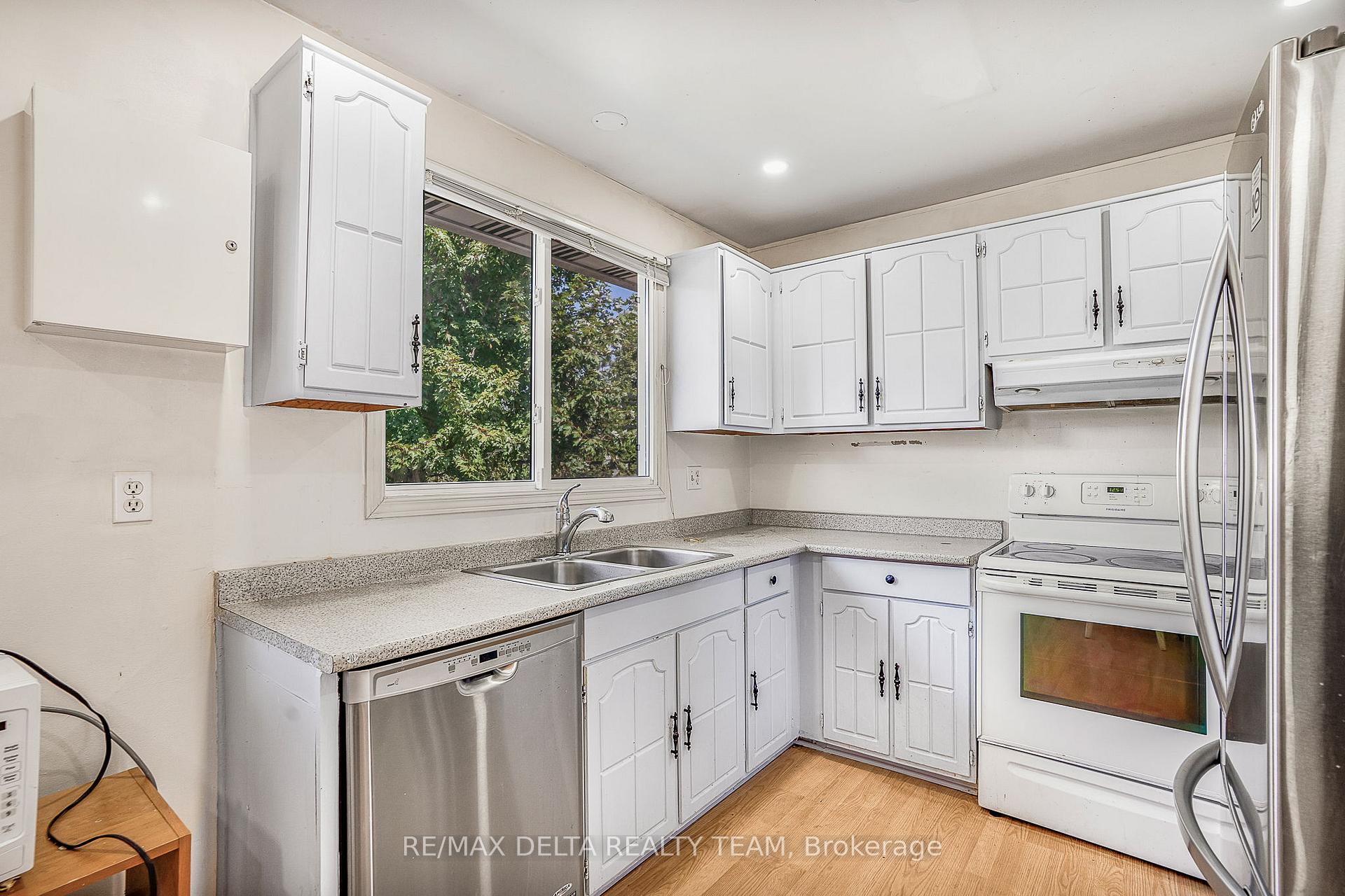 Photo 9 of 6321 Fortune Drive, Ottawa, Convent Glen North — HOMEH