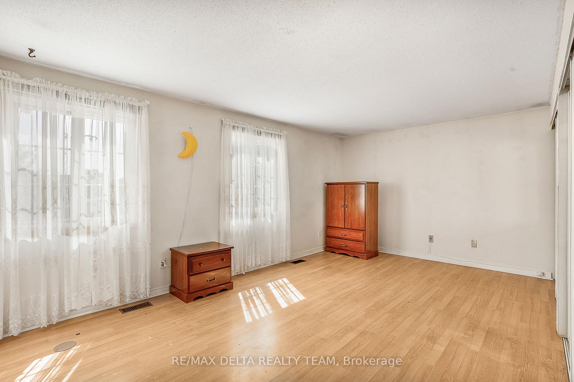 Photo 17 of 6321 Fortune Drive, Ottawa, Convent Glen North — HOMEH