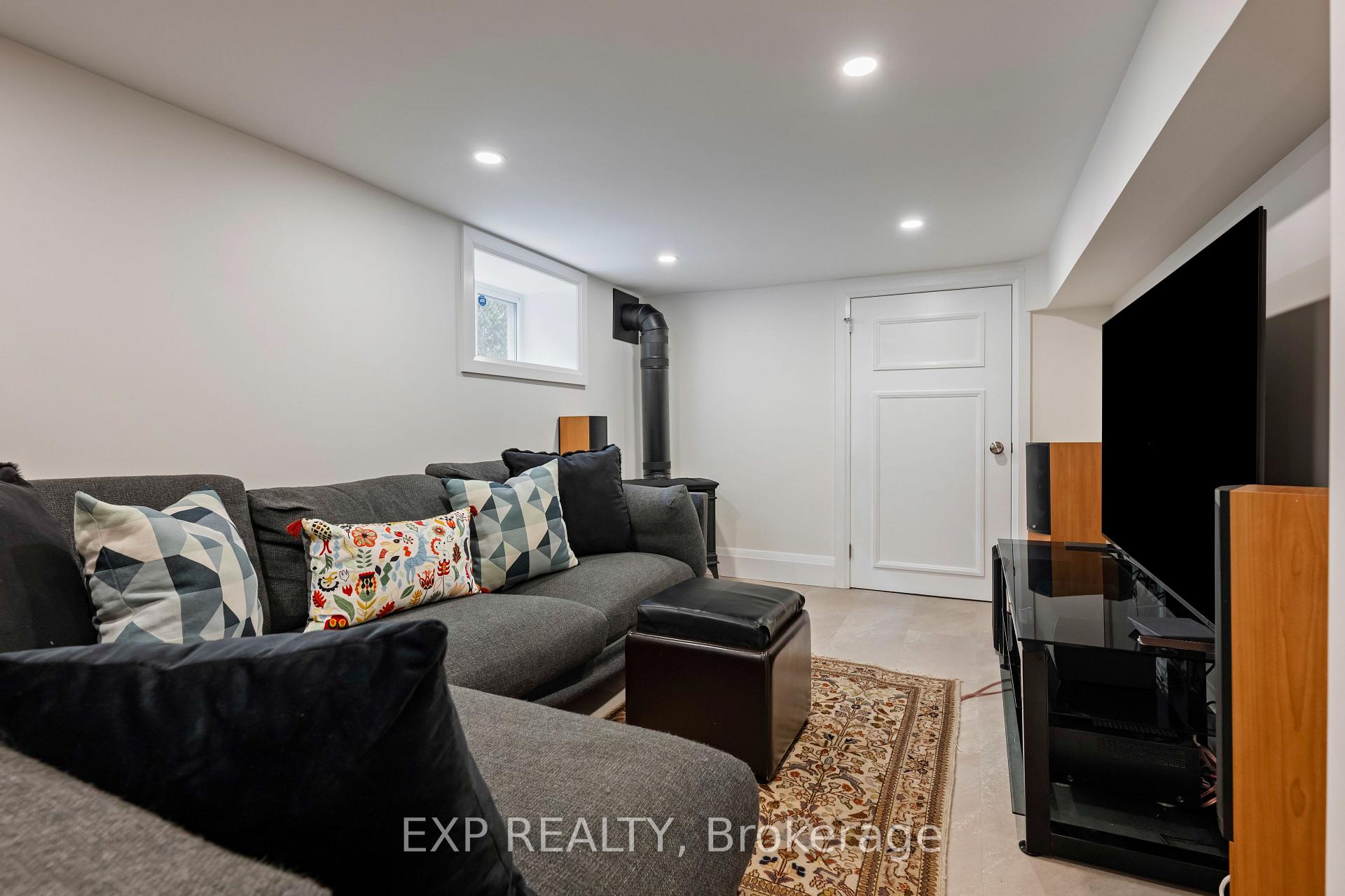 Photo 45 of 9 Third Avenue, Orangeville — HOMEH