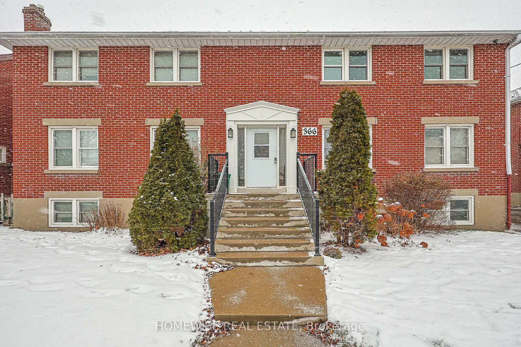 Front of Unit 4, 366 Mary Street N