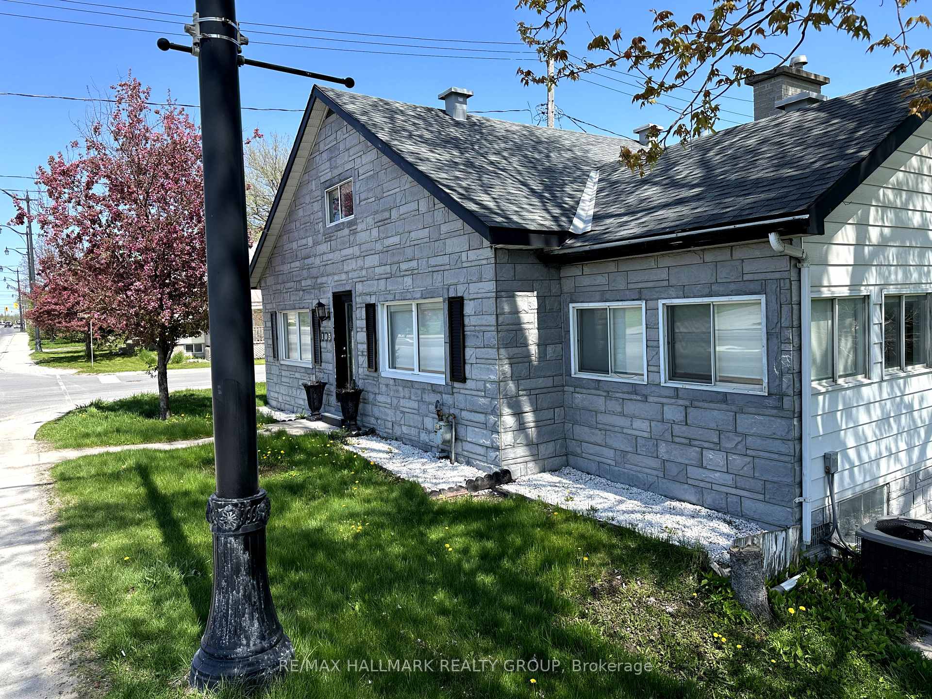 Front of 103 Wilson Street W