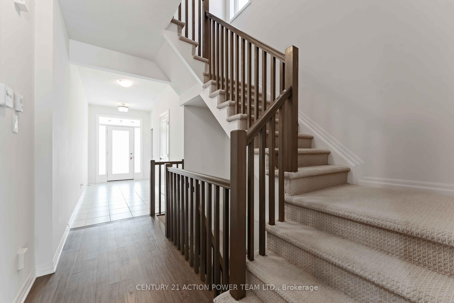 Photo 4 of 214 Gossamer Street, Ottawa, Mer Bleue/Bradley Estates/Anderson Park — HOMEH