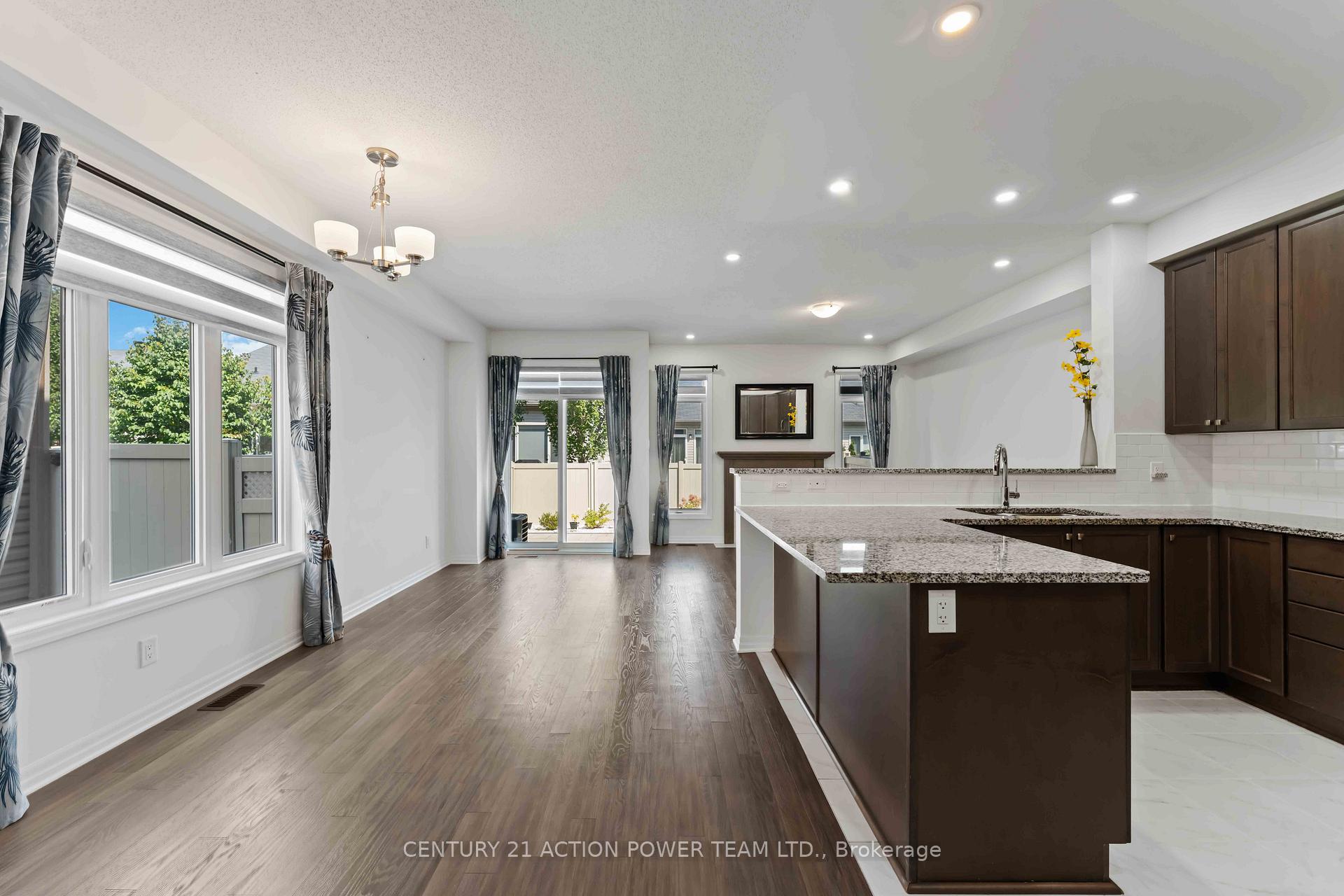 Photo 5 of 214 Gossamer Street, Ottawa, Mer Bleue/Bradley Estates/Anderson Park — HOMEH