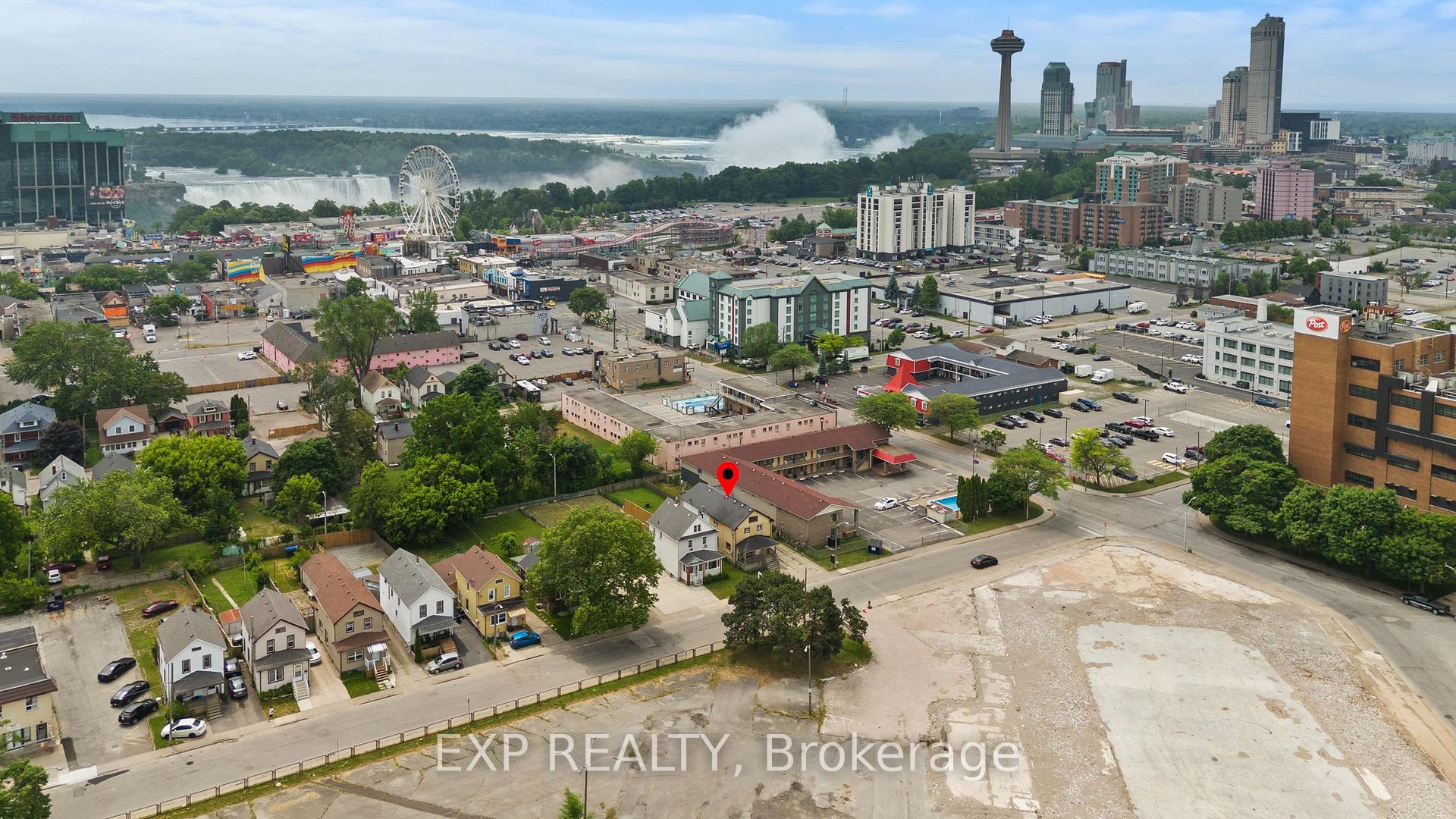 Photo 3 of 5554 Lewis Avenue, Niagara Falls, Clifton Hill — HOMEH
