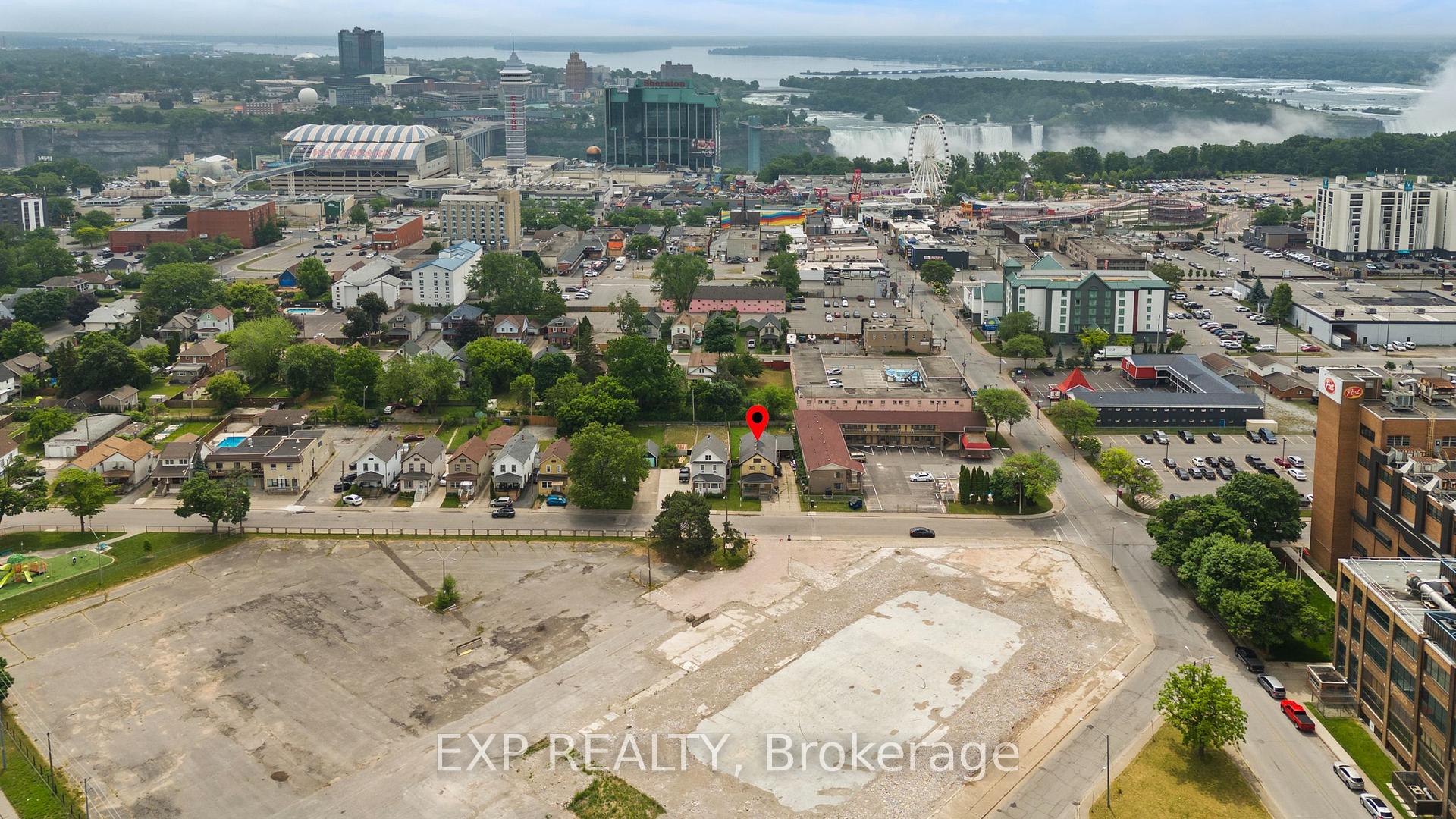 Photo 4 of 5554 Lewis Avenue, Niagara Falls, Clifton Hill — HOMEH