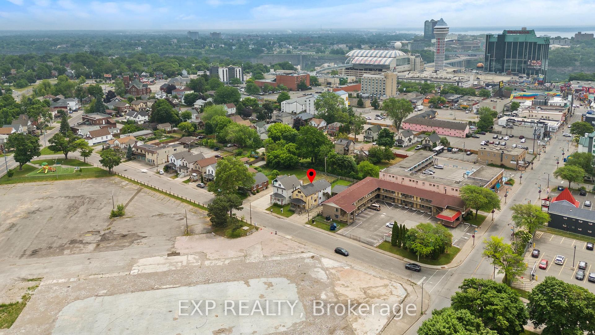 Photo 10 of 5554 Lewis Avenue, Niagara Falls, Clifton Hill — HOMEH