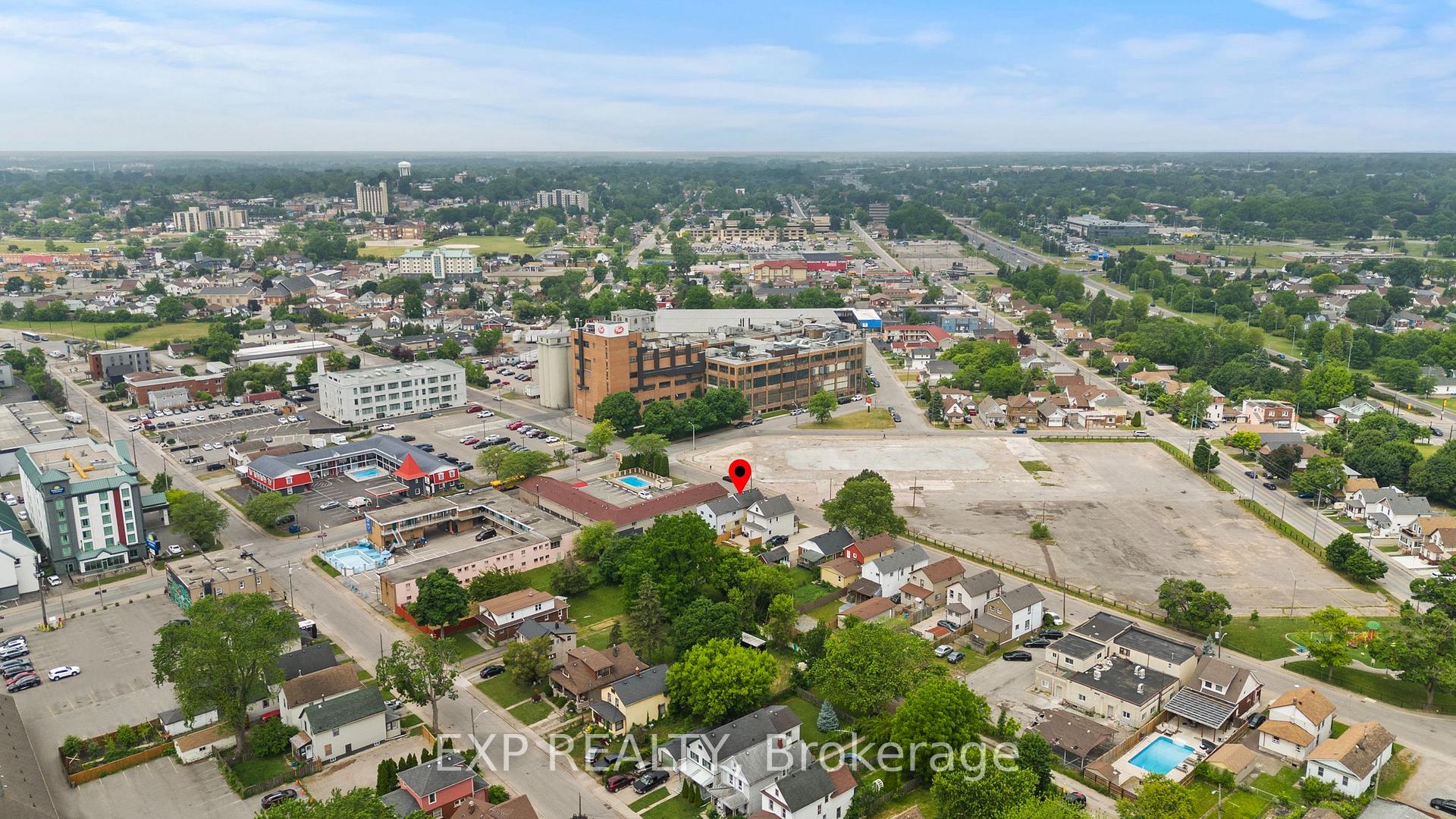 Photo 12 of 5554 Lewis Avenue, Niagara Falls, Clifton Hill — HOMEH