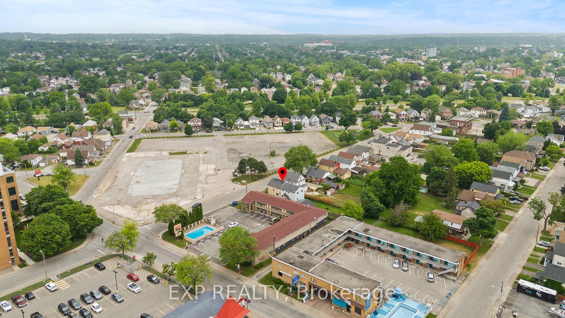 Photo 14 of 5554 Lewis Avenue, Niagara Falls, Clifton Hill — HOMEH