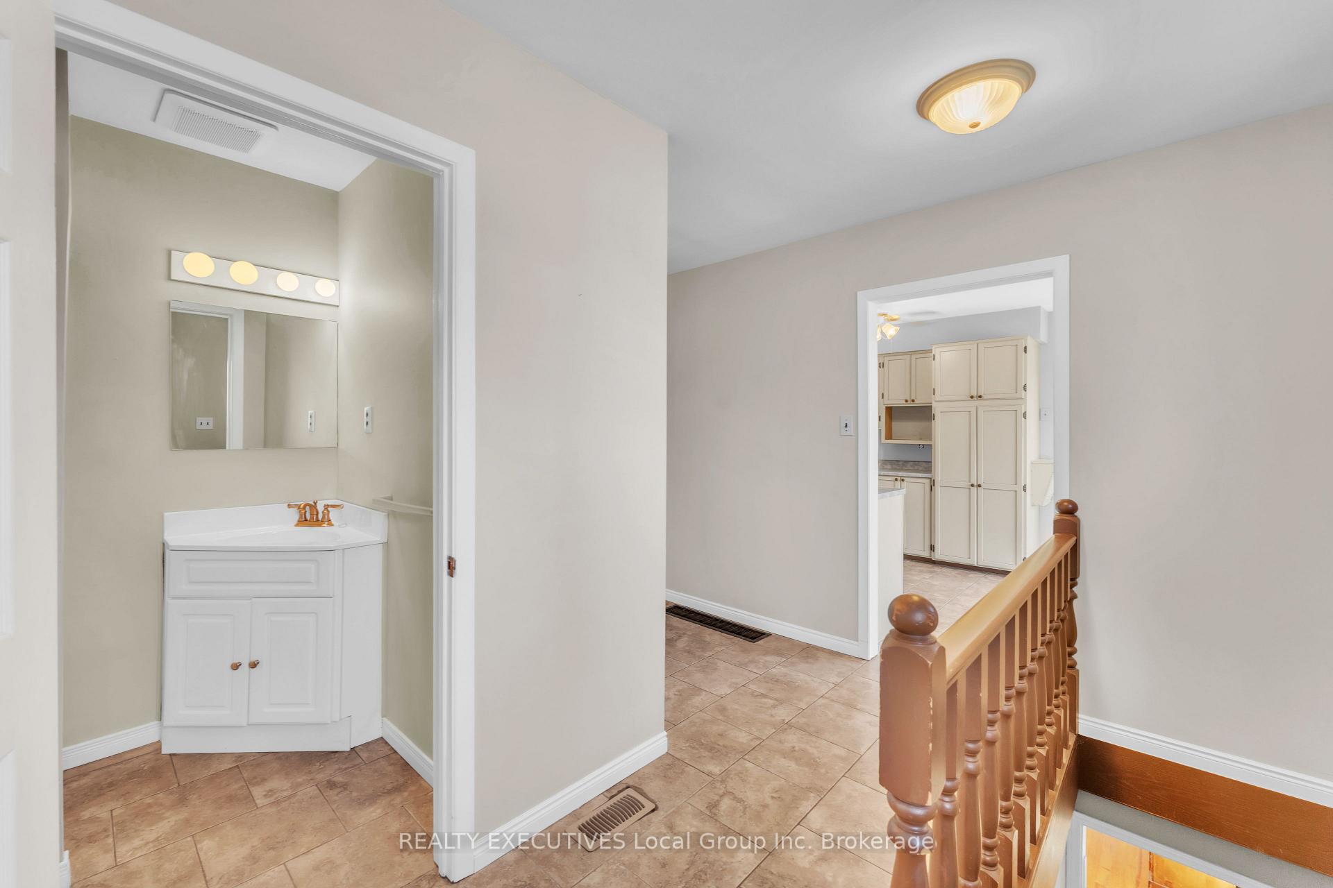 Photo 4 of 400 Bomarc Road, North Bay, College Heights — HOMEH