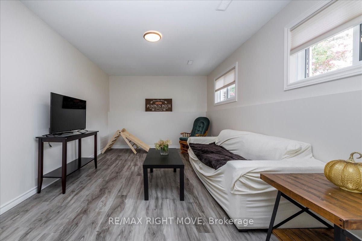 Photo 17 of 64 Second Street, Orillia — HOMEH
