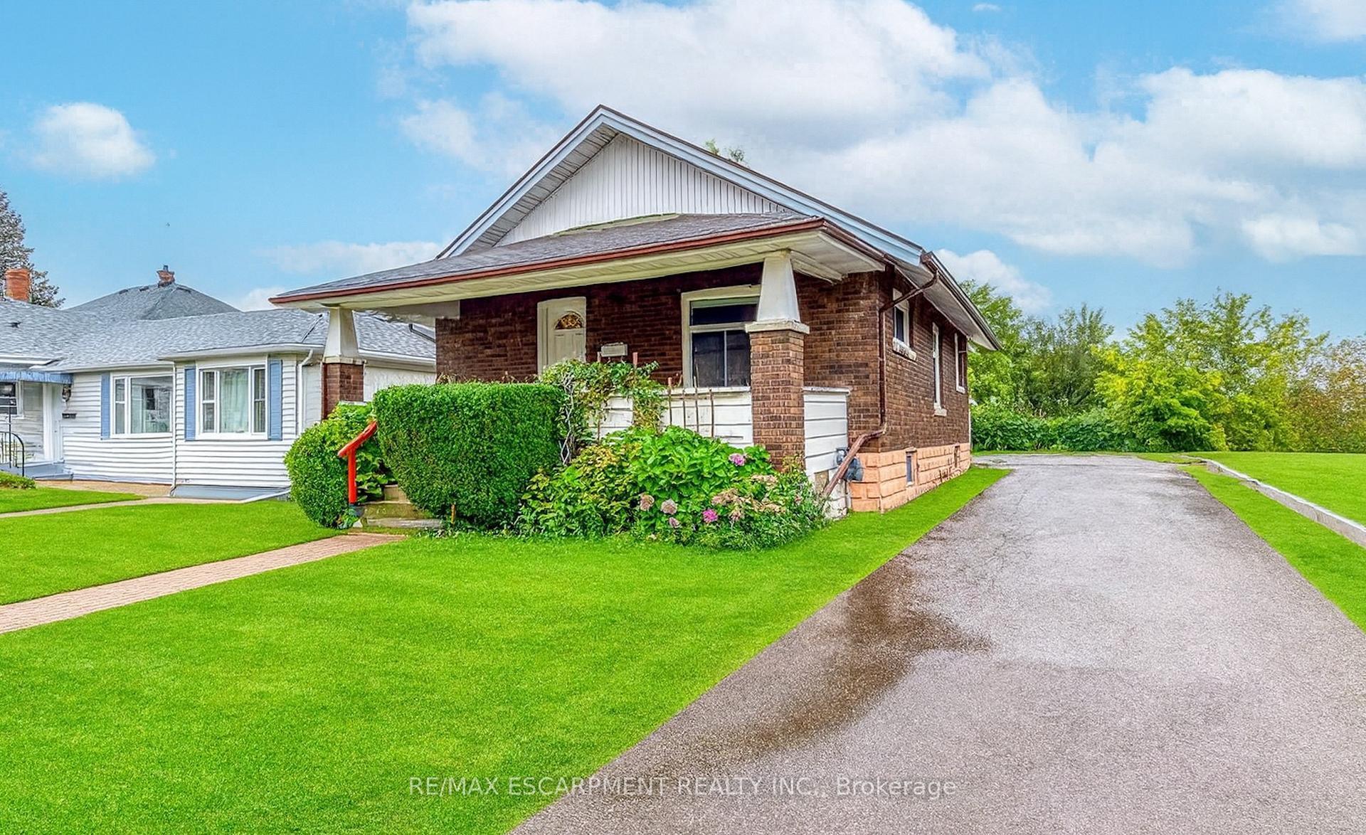 Photo 2 of 5188 Maple Street, Niagara Falls, Cherrywood — HOMEH