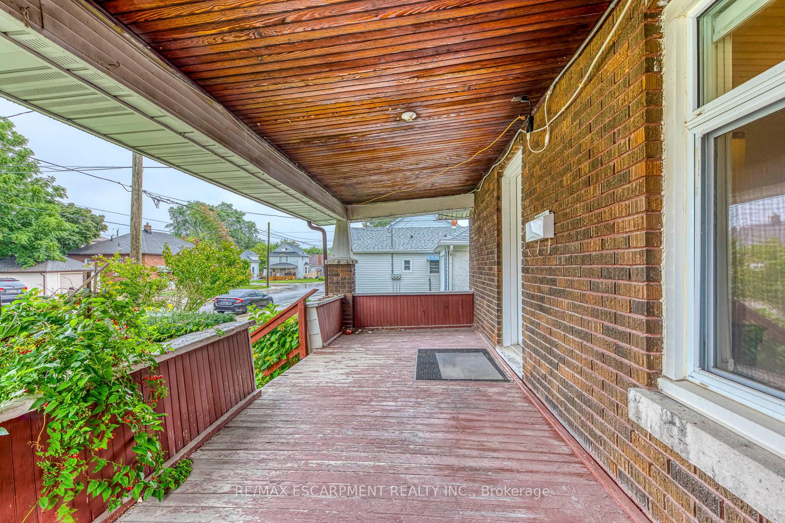 Photo 4 of 5188 Maple Street, Niagara Falls, Cherrywood — HOMEH