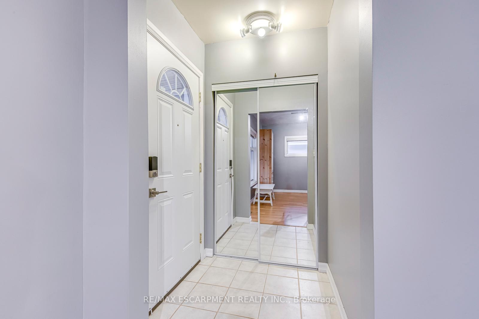 Photo 5 of 5188 Maple Street, Niagara Falls, Cherrywood — HOMEH