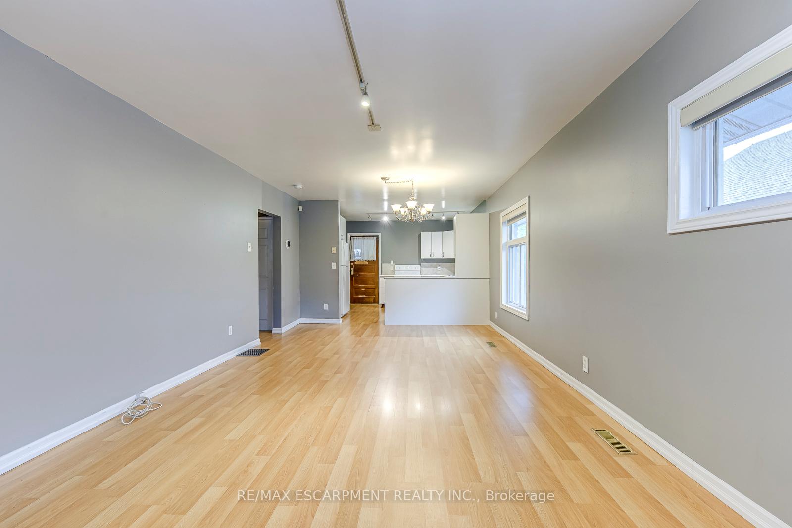 Photo 7 of 5188 Maple Street, Niagara Falls, Cherrywood — HOMEH