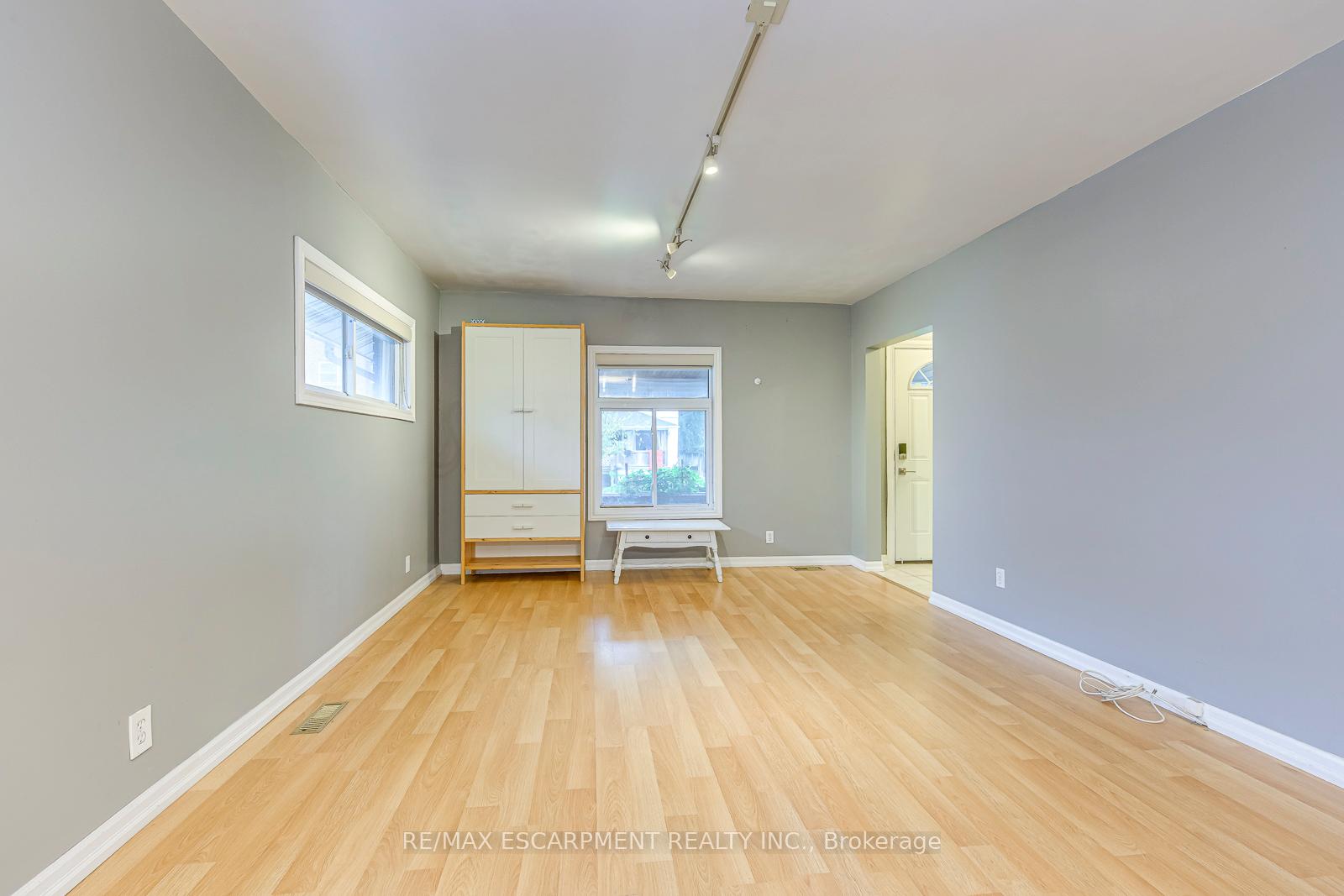 Photo 8 of 5188 Maple Street, Niagara Falls, Cherrywood — HOMEH