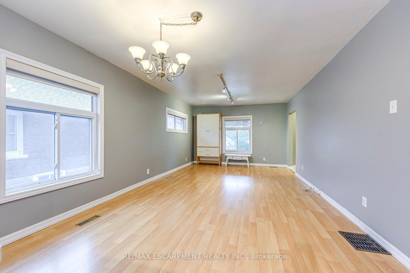 Photo 10 of 5188 Maple Street, Niagara Falls, Cherrywood — HOMEH