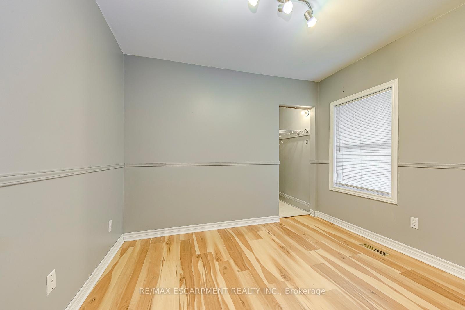 Photo 18 of 5188 Maple Street, Niagara Falls, Cherrywood — HOMEH