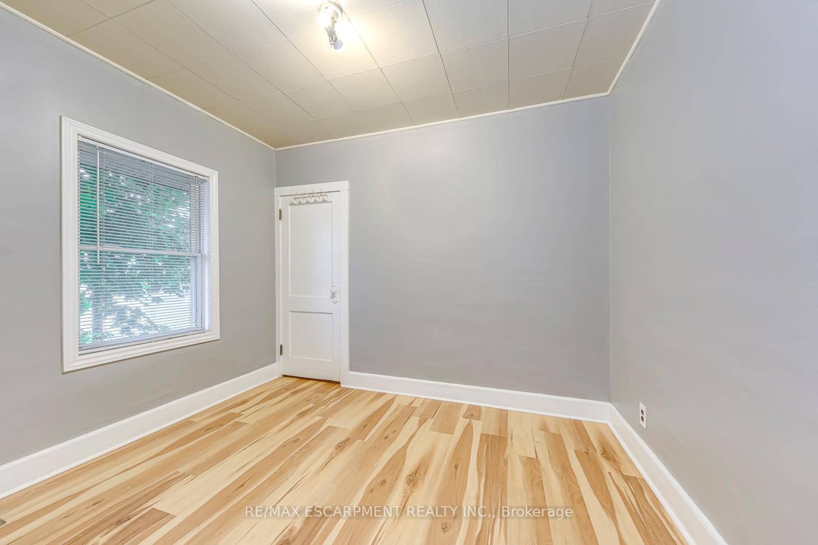 Photo 21 of 5188 Maple Street, Niagara Falls, Cherrywood — HOMEH