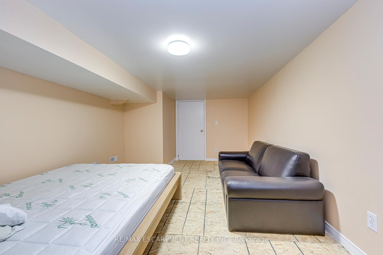 Photo 28 of 5188 Maple Street, Niagara Falls, Cherrywood — HOMEH