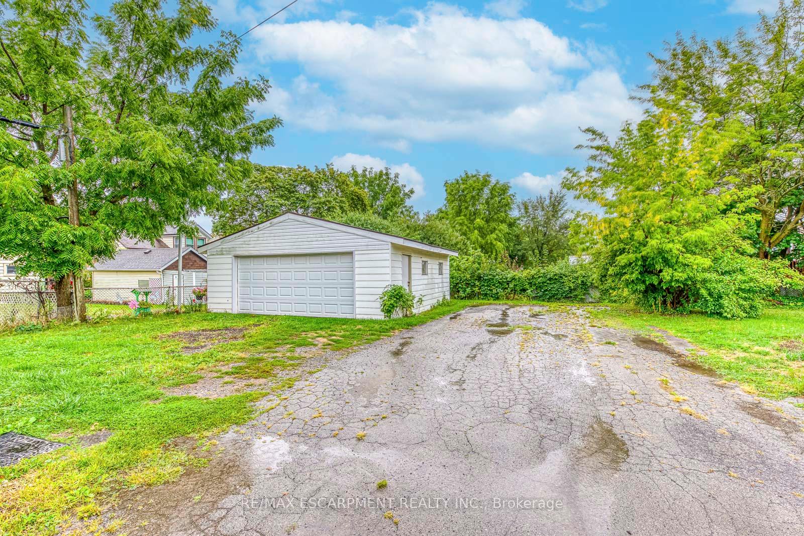 Photo 31 of 5188 Maple Street, Niagara Falls, Cherrywood — HOMEH