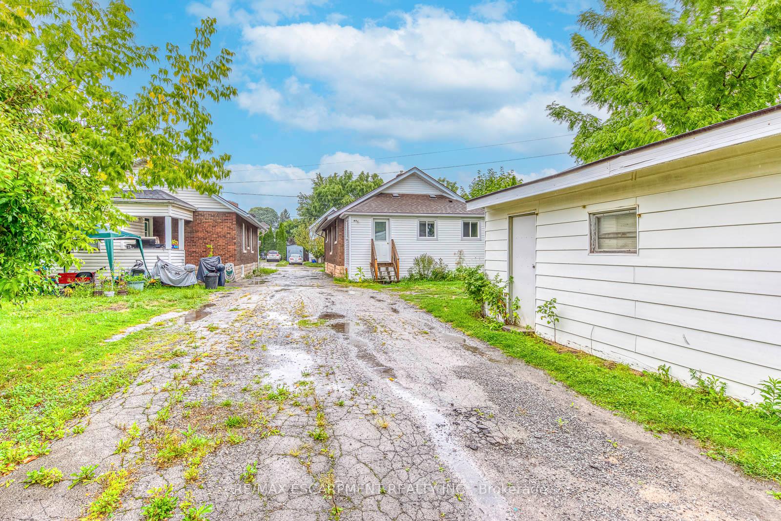 Photo 33 of 5188 Maple Street, Niagara Falls, Cherrywood — HOMEH