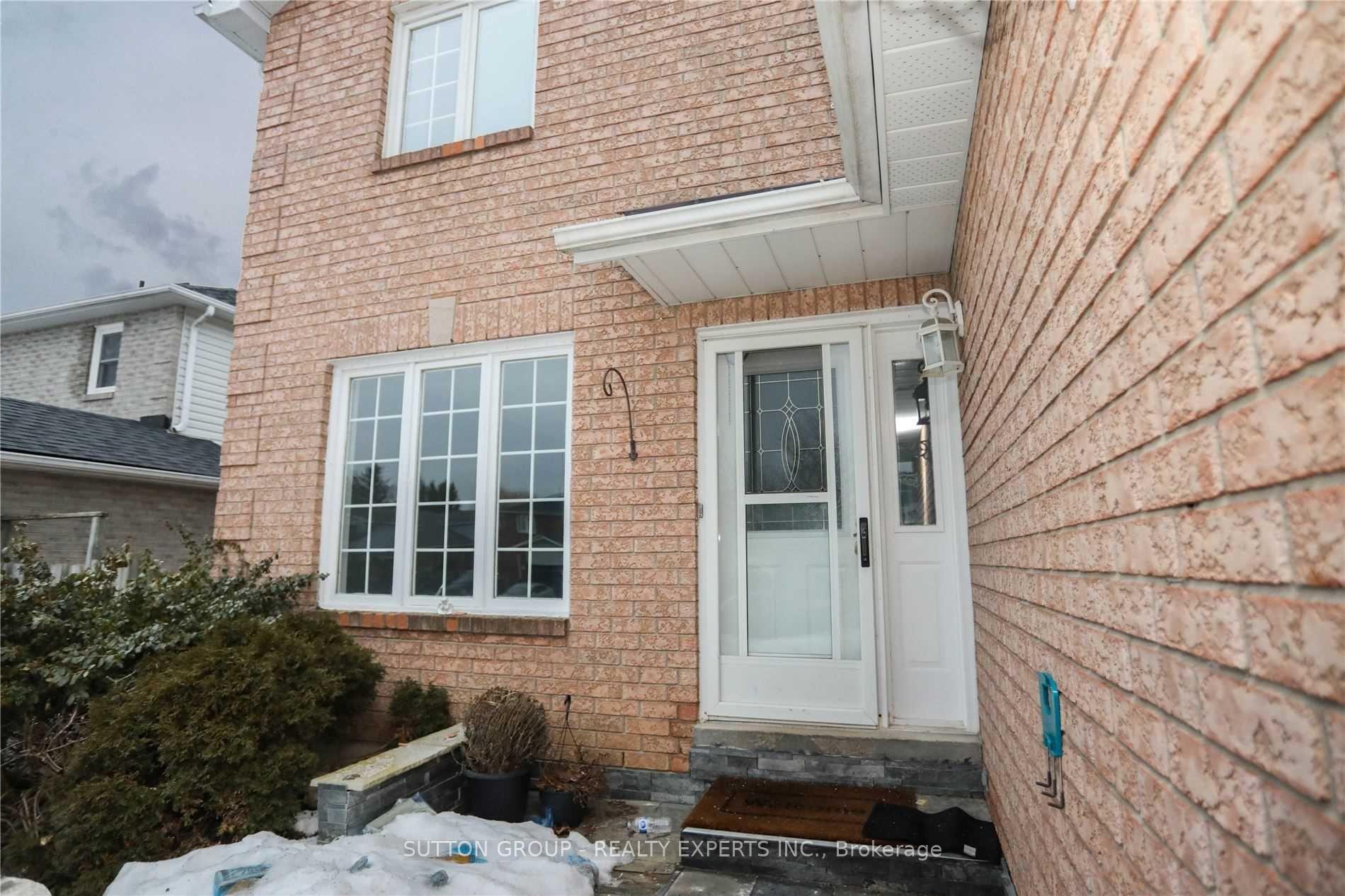 Photo 3 of 8 Eastview Crescent, Orangeville — HOMEH