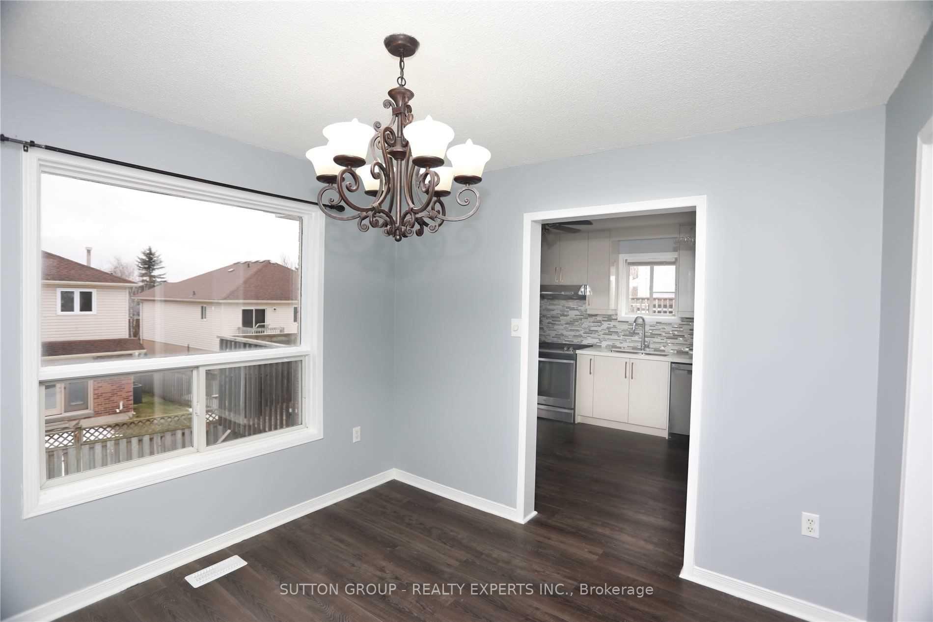 Photo 8 of 8 Eastview Crescent, Orangeville — HOMEH
