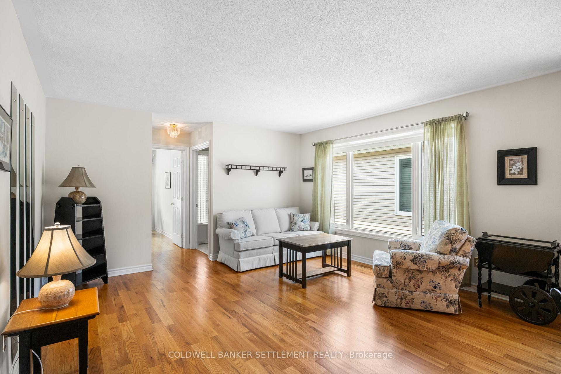 Photo 14 of 80 Decaria Boulevard, Perth — HOMEH