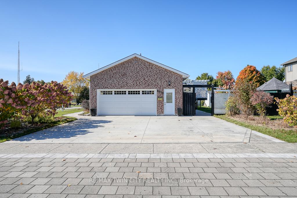 Photo 3 of 4010 North Hill Drive, Perth East, Shakespeare — HOMEH