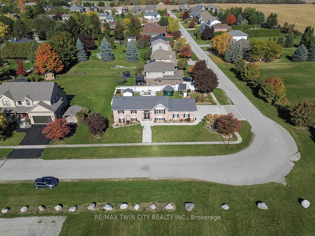 Photo 4 of 4010 North Hill Drive, Perth East, Shakespeare — HOMEH