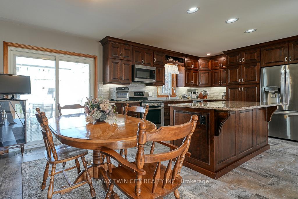 Photo 6 of 4010 North Hill Drive, Perth East, Shakespeare — HOMEH
