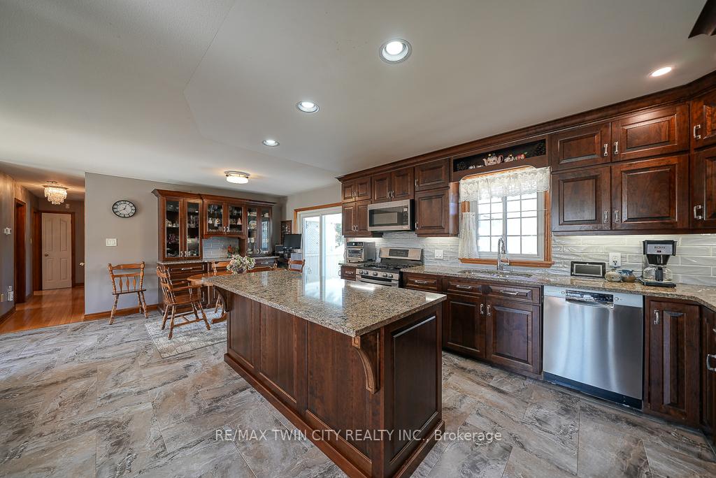 Photo 7 of 4010 North Hill Drive, Perth East, Shakespeare — HOMEH