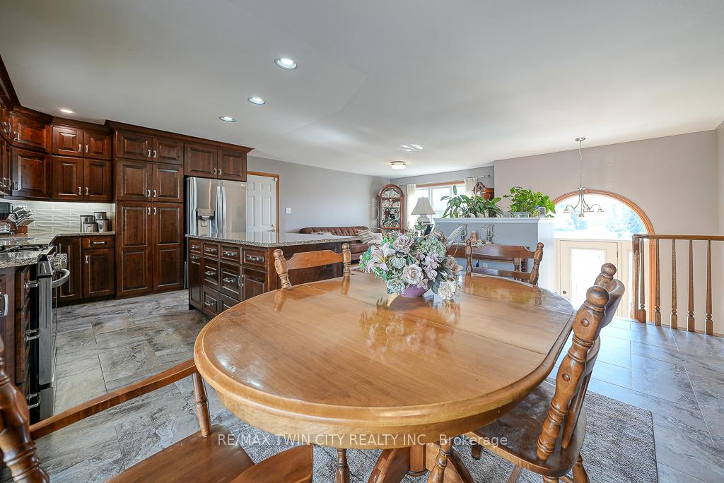 Photo 9 of 4010 North Hill Drive, Perth East, Shakespeare — HOMEH