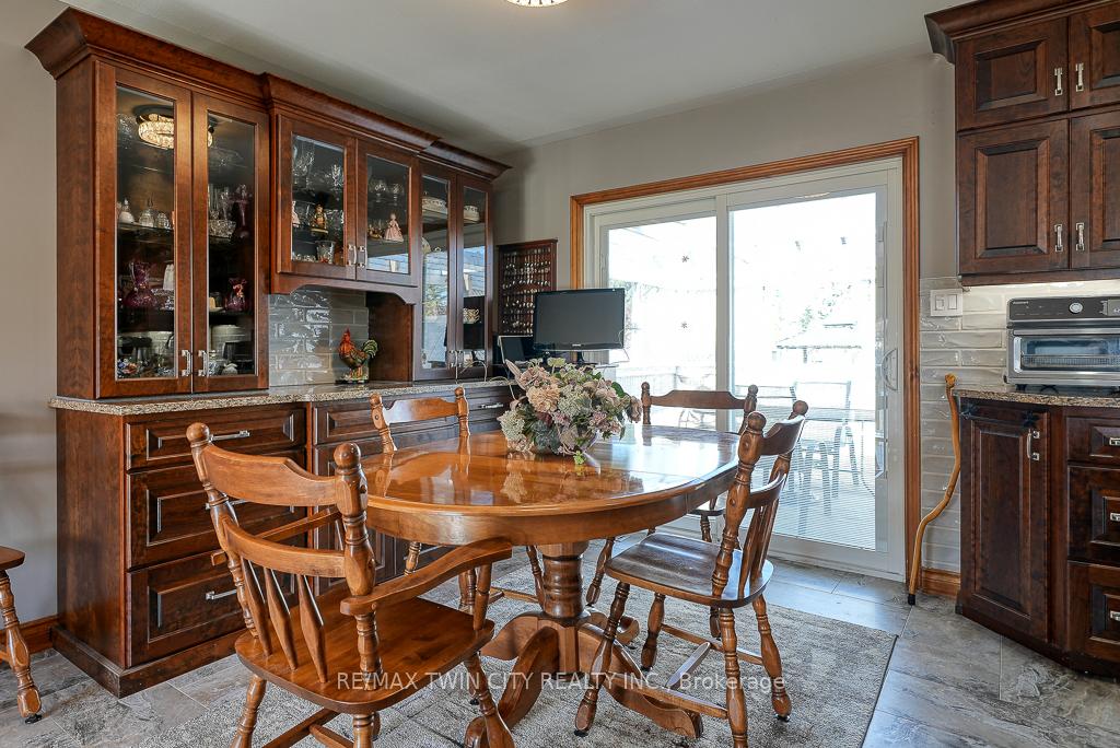 Photo 12 of 4010 North Hill Drive, Perth East, Shakespeare — HOMEH