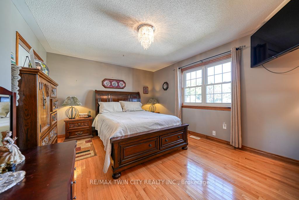 Photo 13 of 4010 North Hill Drive, Perth East, Shakespeare — HOMEH