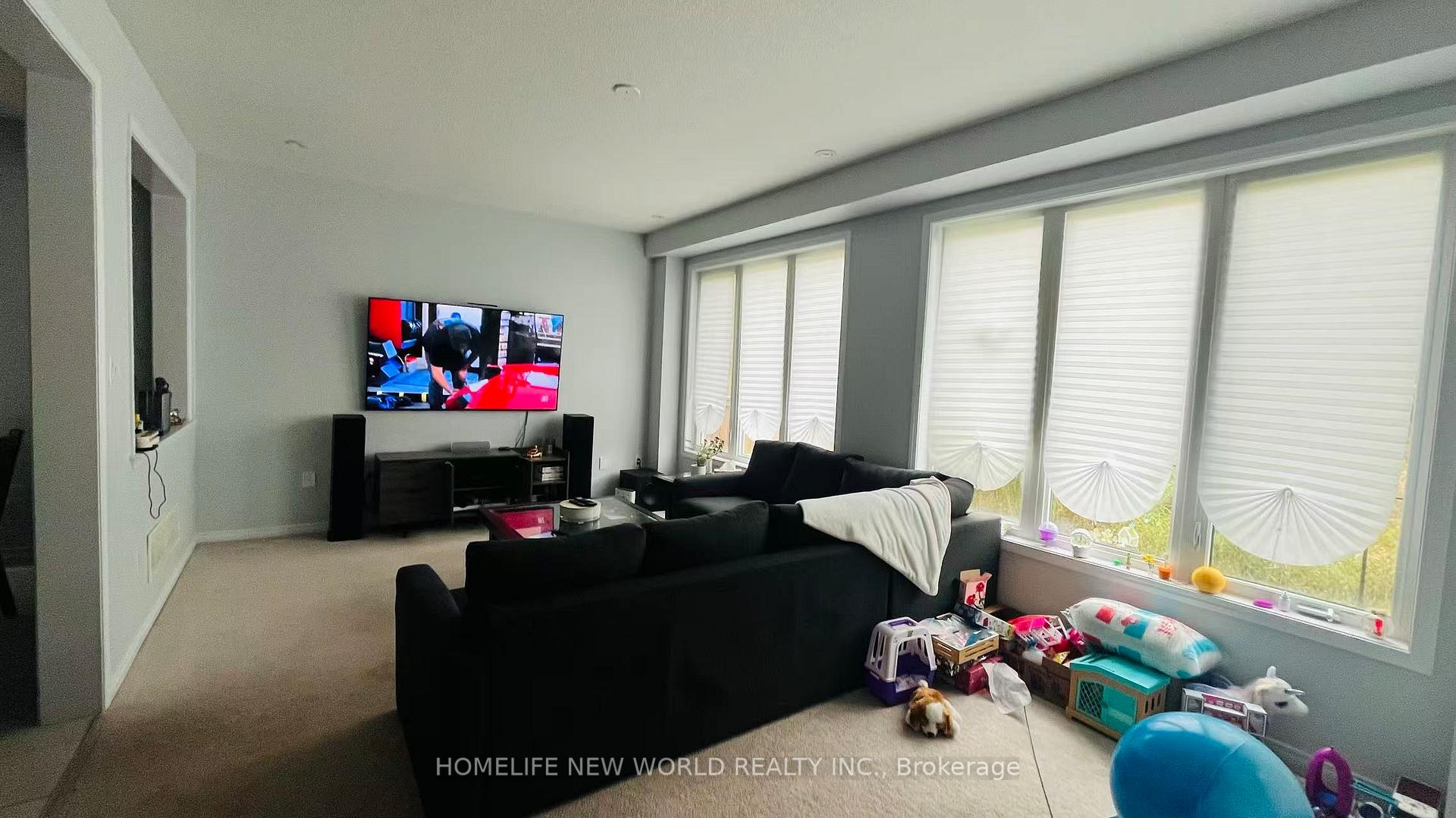 Photo 2 of 7881 Hackberry Trail, Niagara Falls, Brown — HOMEH