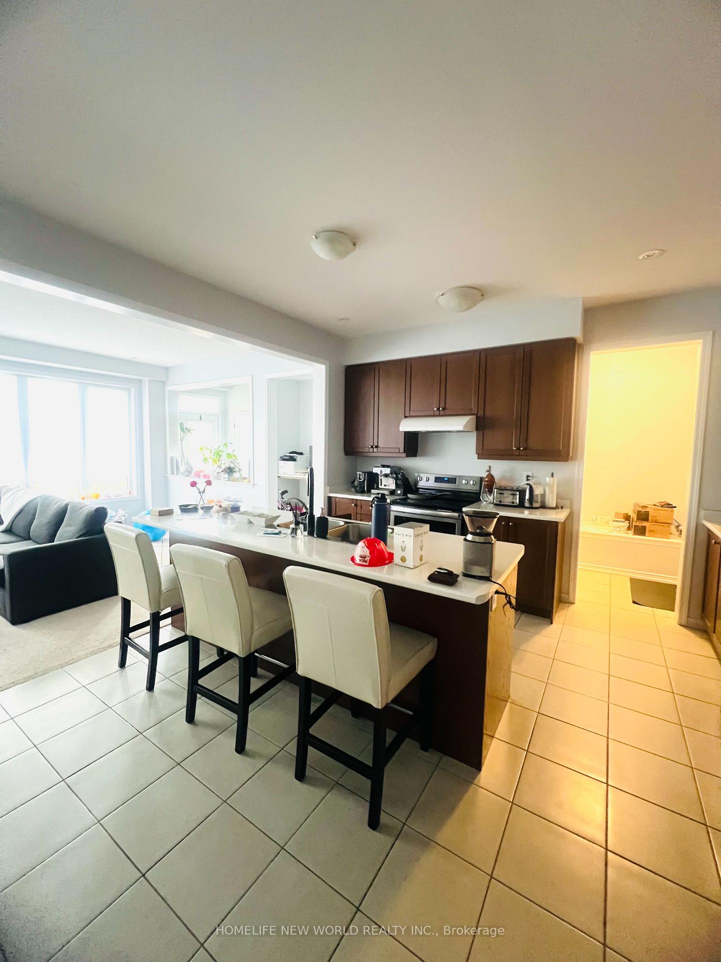 Photo 3 of 7881 Hackberry Trail, Niagara Falls, Brown — HOMEH