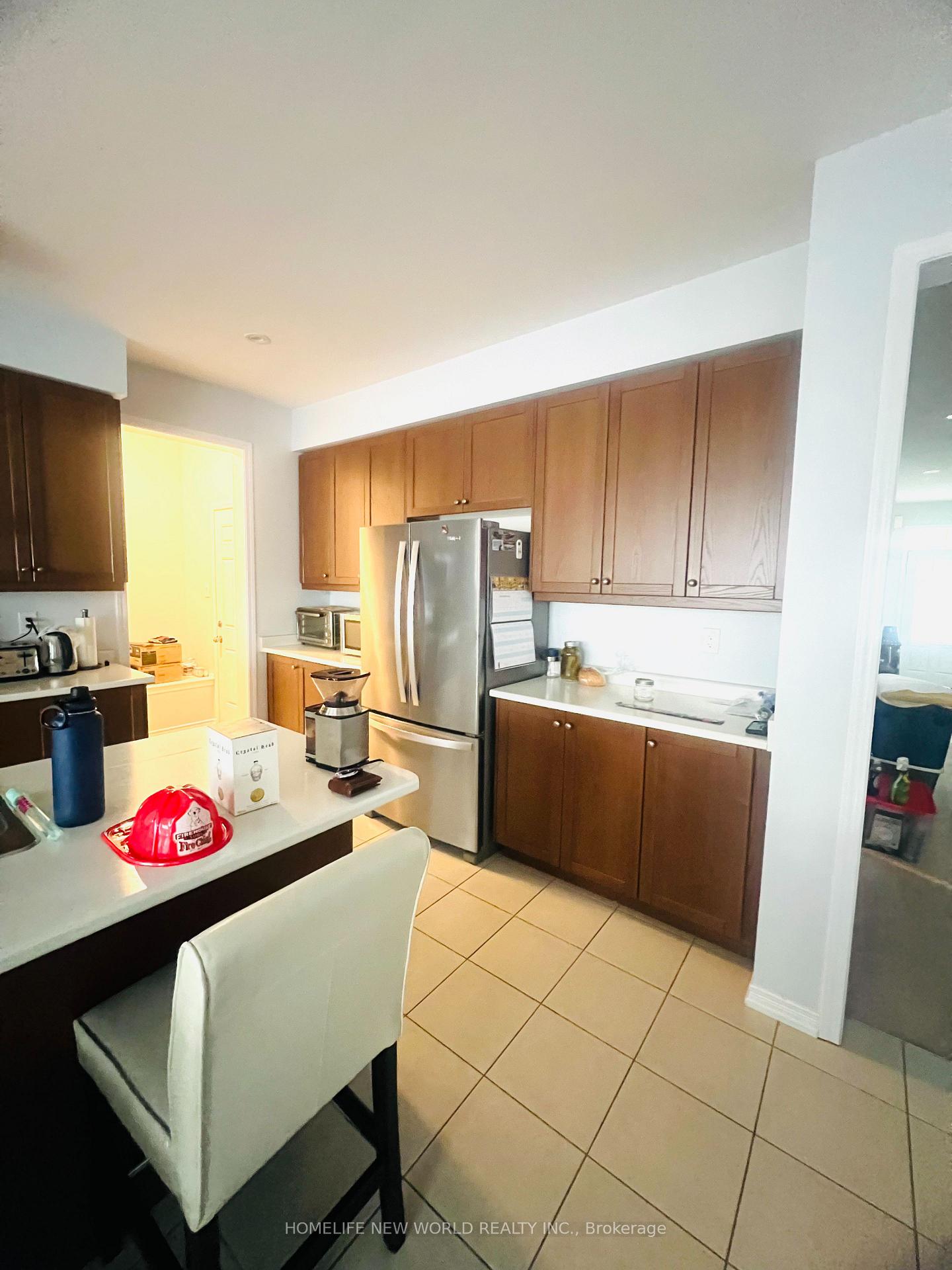 Photo 4 of 7881 Hackberry Trail, Niagara Falls, Brown — HOMEH