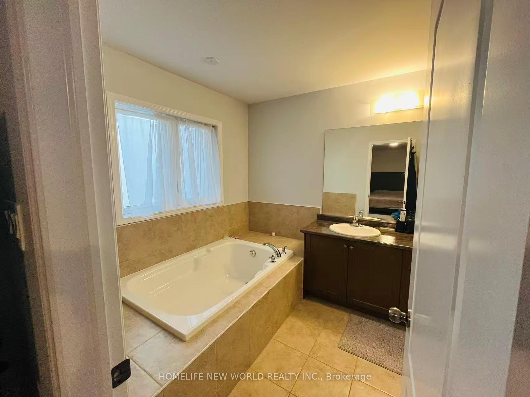 Photo 13 of 7881 Hackberry Trail, Niagara Falls, Brown — HOMEH