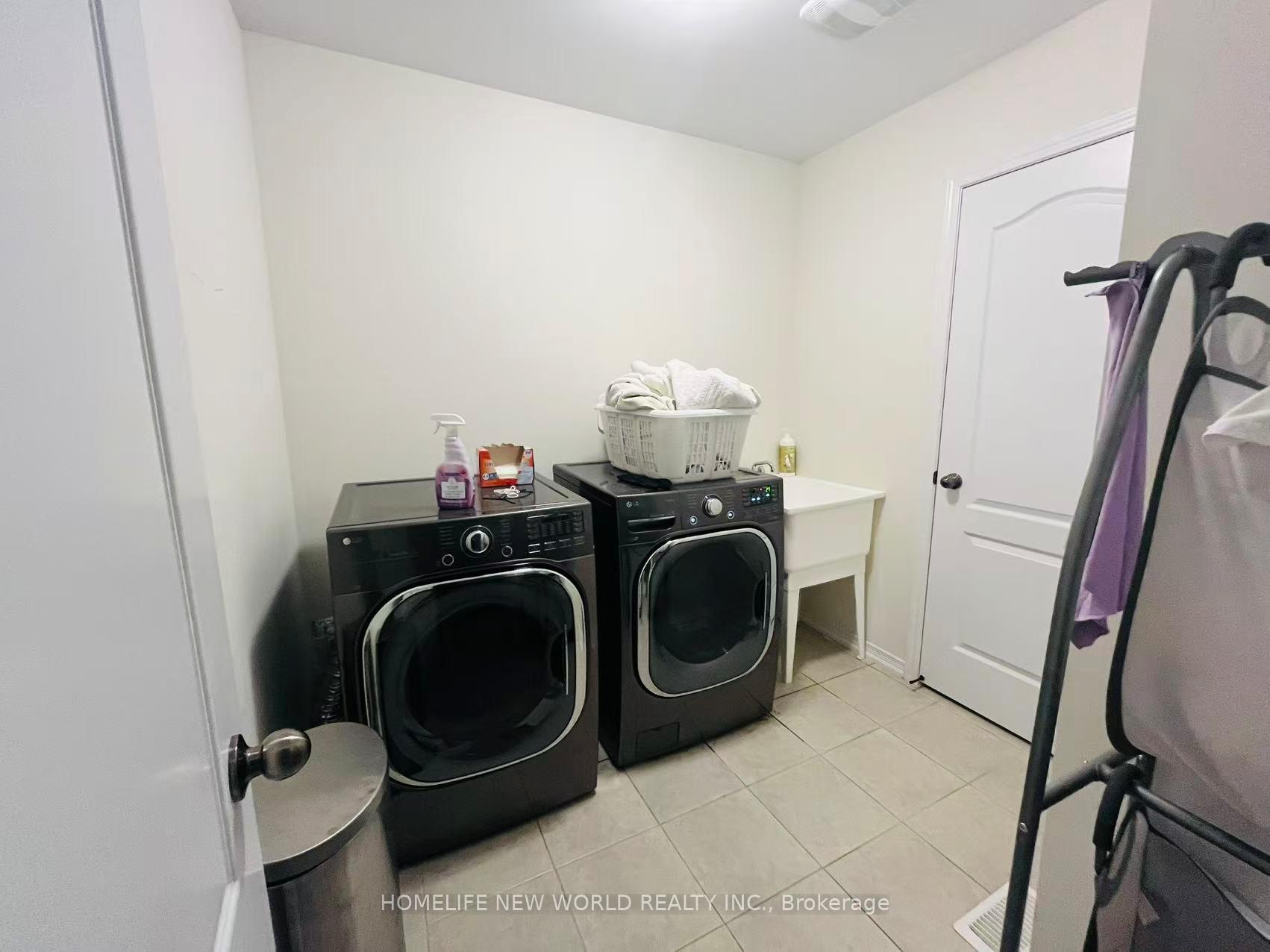 Photo 14 of 7881 Hackberry Trail, Niagara Falls, Brown — HOMEH