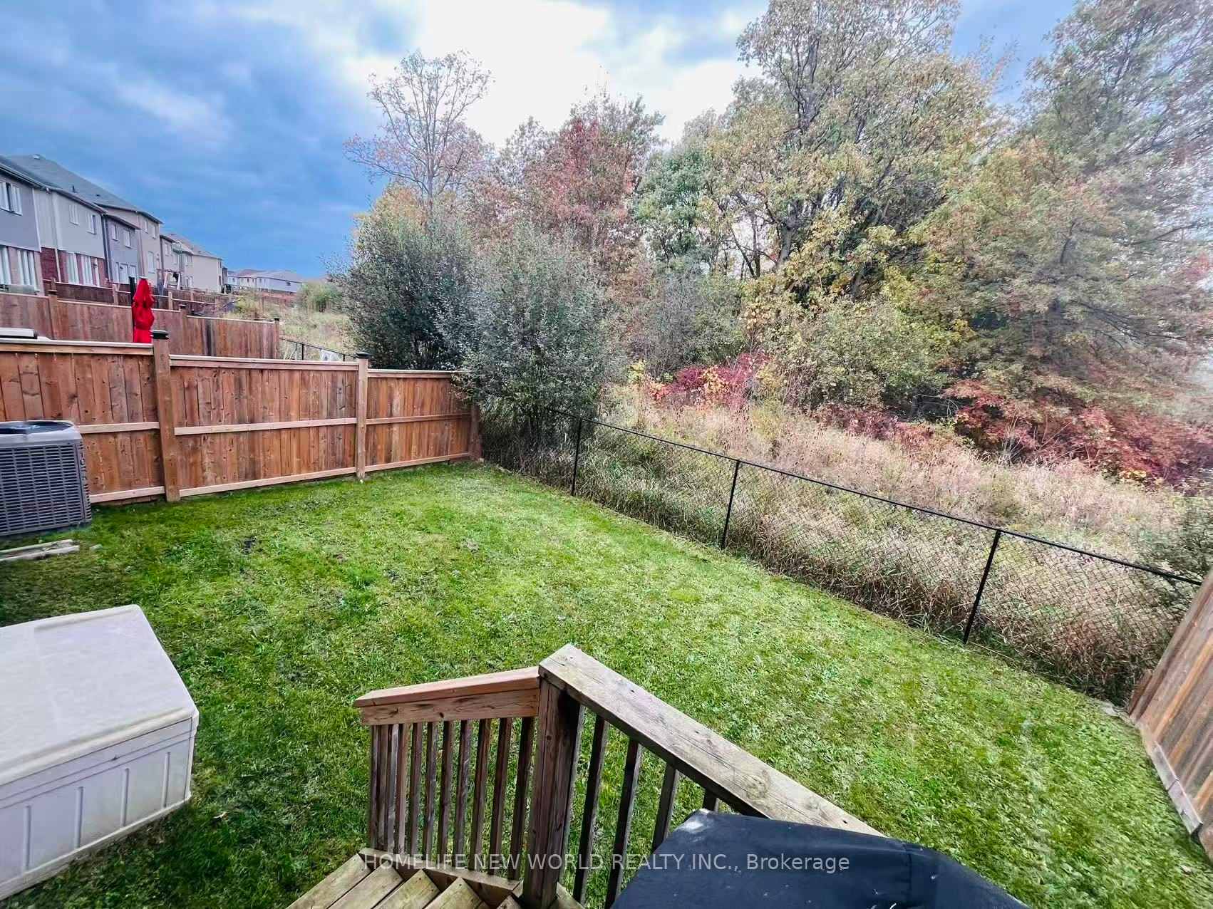 Photo 17 of 7881 Hackberry Trail, Niagara Falls, Brown — HOMEH
