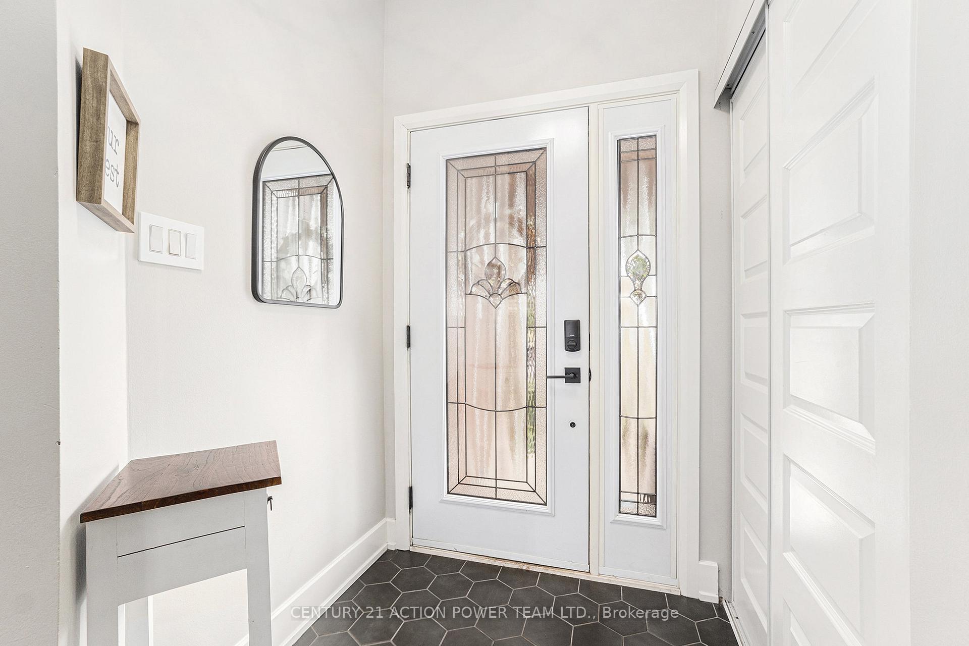 Photo 4 of 6008 Longleaf Drive, Ottawa, Chapel Hill South - Orleans Village — HOMEH