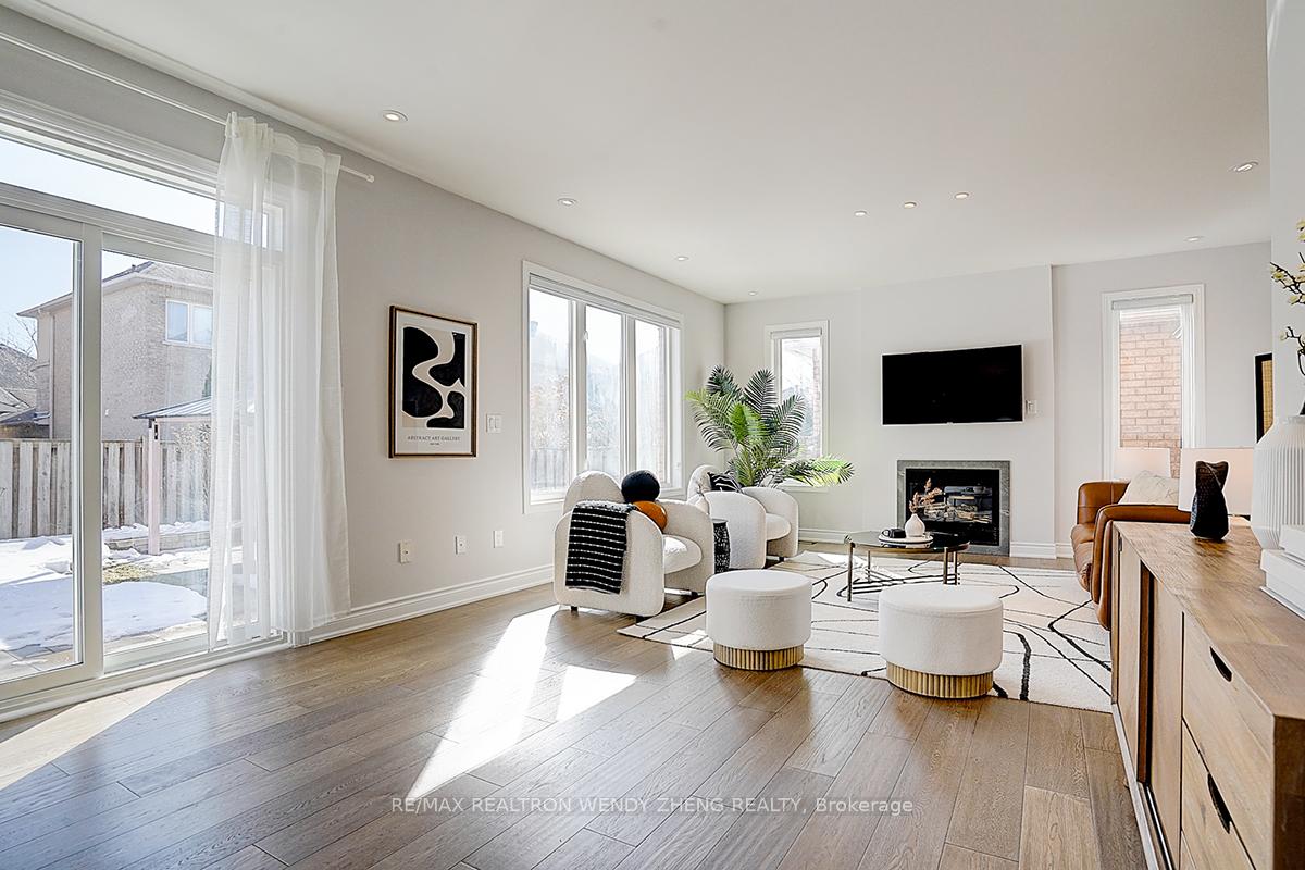 Photo 11 of 21 Castleview Crescent, Markham, Victoria Manor-Jennings Gate — HOMEH