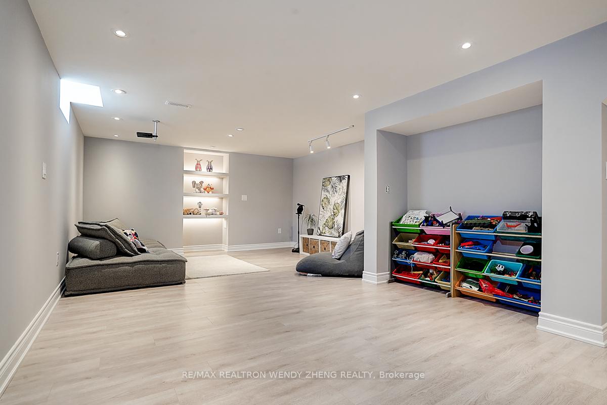 Photo 42 of 21 Castleview Crescent, Markham, Victoria Manor-Jennings Gate — HOMEH