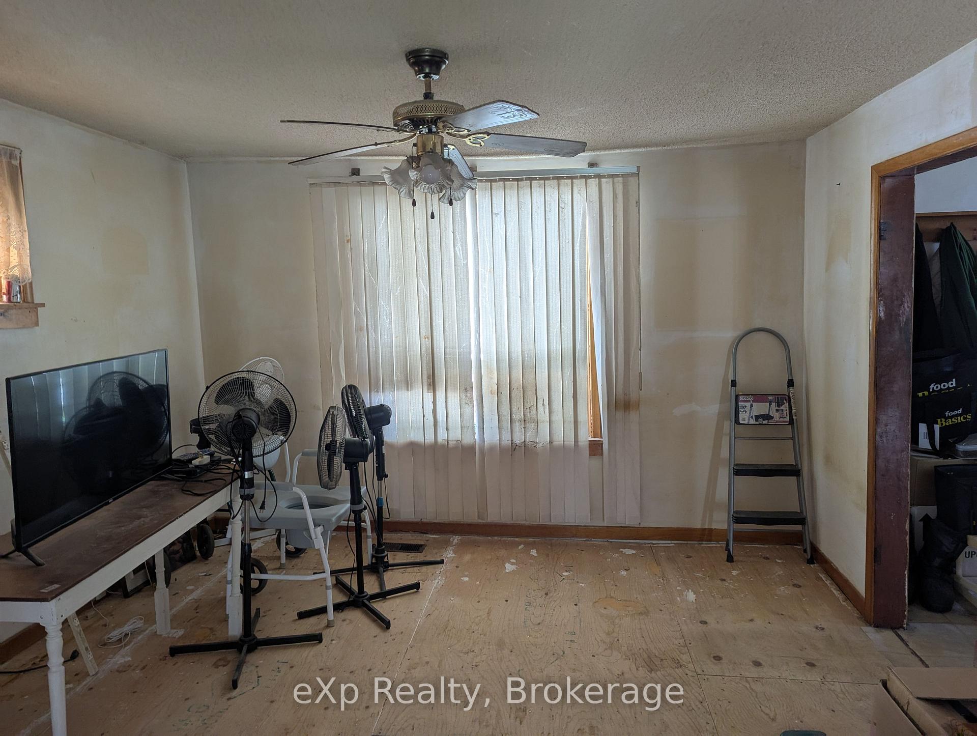 Photo 7 of 440 Binning Street W, North Perth, Listowel — HOMEH
