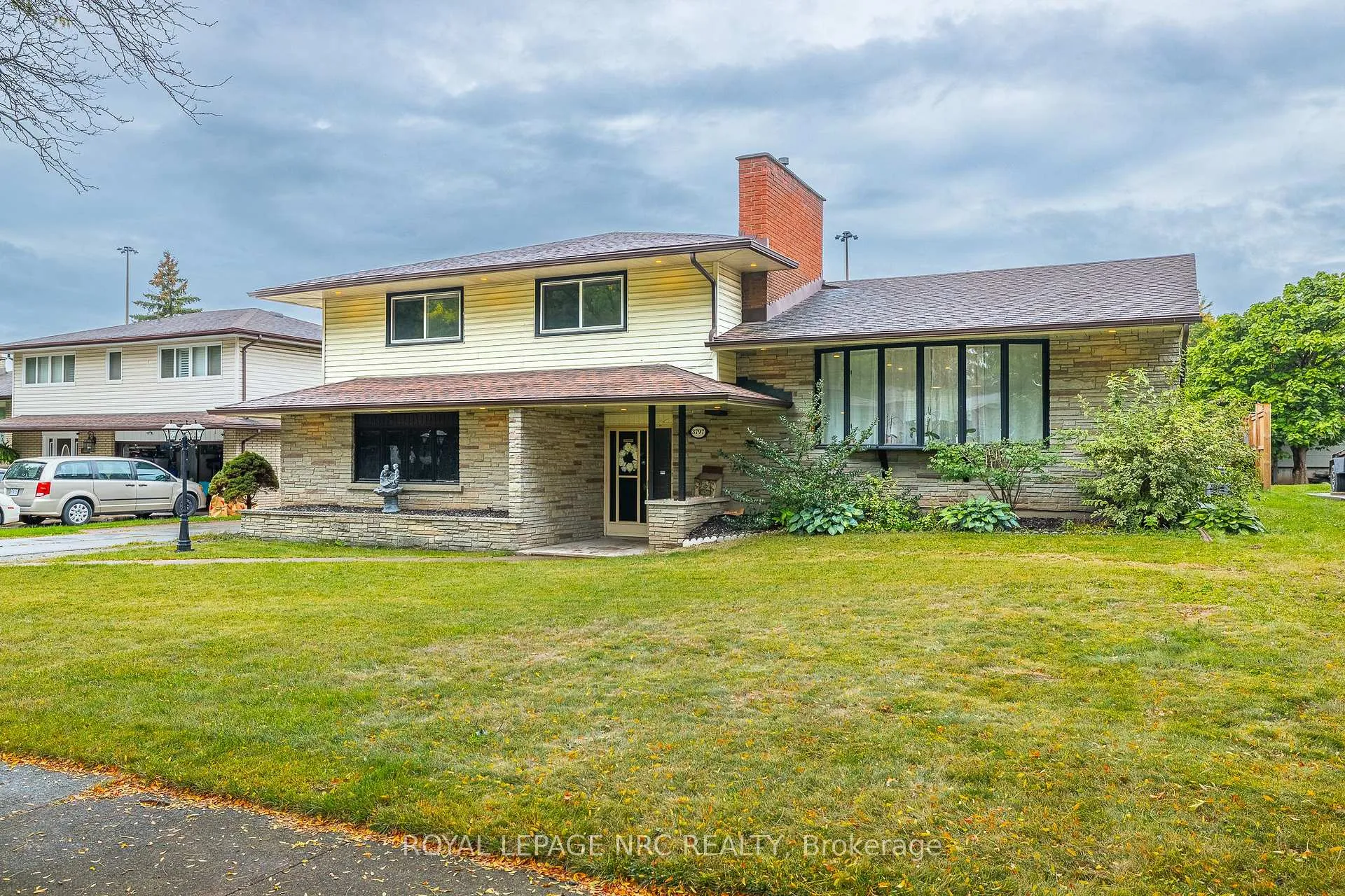 Front of 3797 Wiltshire Boulevard