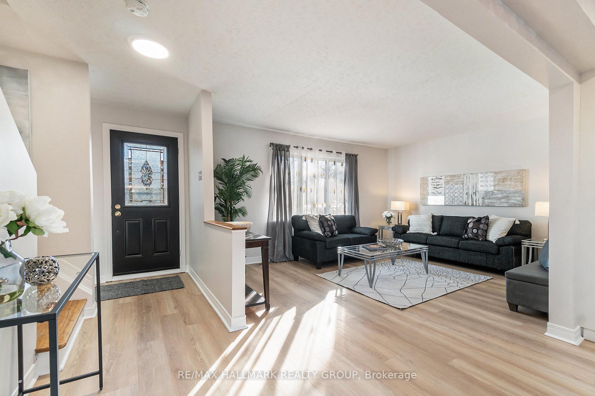 Photo 2 of 836 Cummings Avenue, Ottawa, Castle Heights/Rideau High — HOMEH